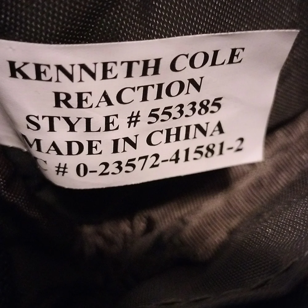 Reaction Kenneth Cole small Camara bag